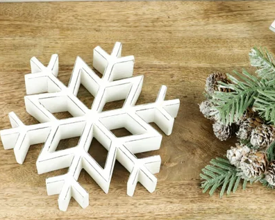 PDBA23-001 8" WHITE WASH WOOD SNOWFLAKE