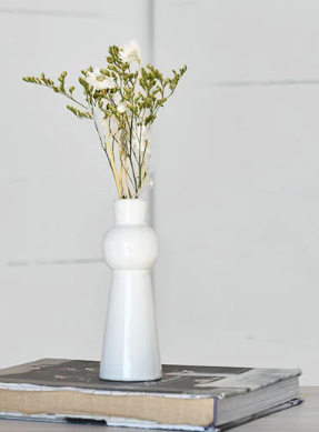PD 6.54" SKINNY WHITE VASE HXDC-047