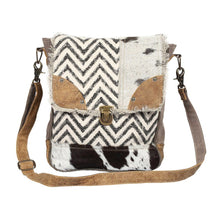 Load image into Gallery viewer, S1370 Myra Rug &amp; Patches Design shoulder bag
